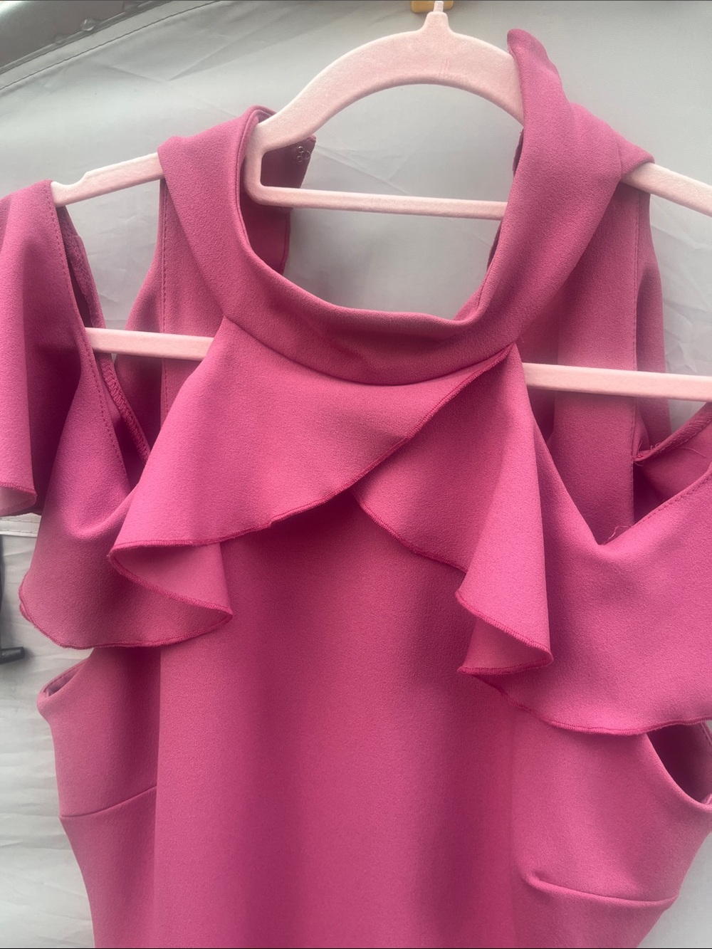Cold-Shoulder Ruffle Sheath Dress in Rose - Picture 3 of 8
